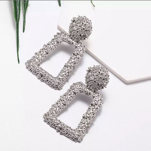 🔴𝟭𝟬/$𝟮𝟱🔴NEW Medium Quad Textured Earrings - Picture 5 of 13